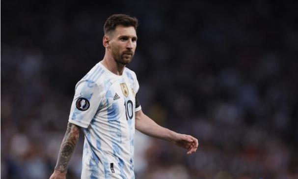 特种保镖秦俊回归，深陷国际阴谋，美女环绕却只想安静